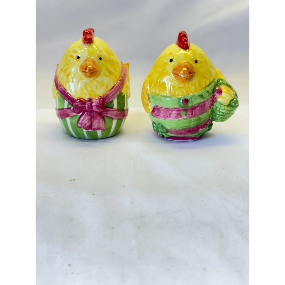 Vintage Ideal Home Range Easter Chicken Melamine Tray And Salt & Pepper Shakers